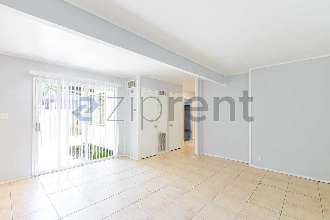 3 bed, 1250 sqft, $2,599 — Photo 1
