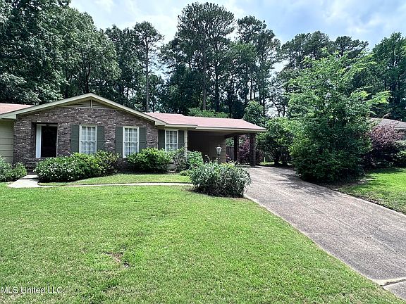 2nd image of 915 Briarwood Dr
