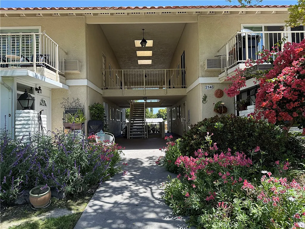 2 bed, 2.0 bath, 1010 sqft, $3,200 — Photo 1