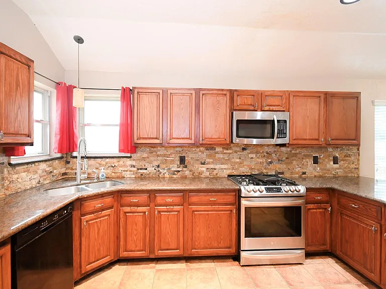 16302 Ash Point Ln — Photo 13