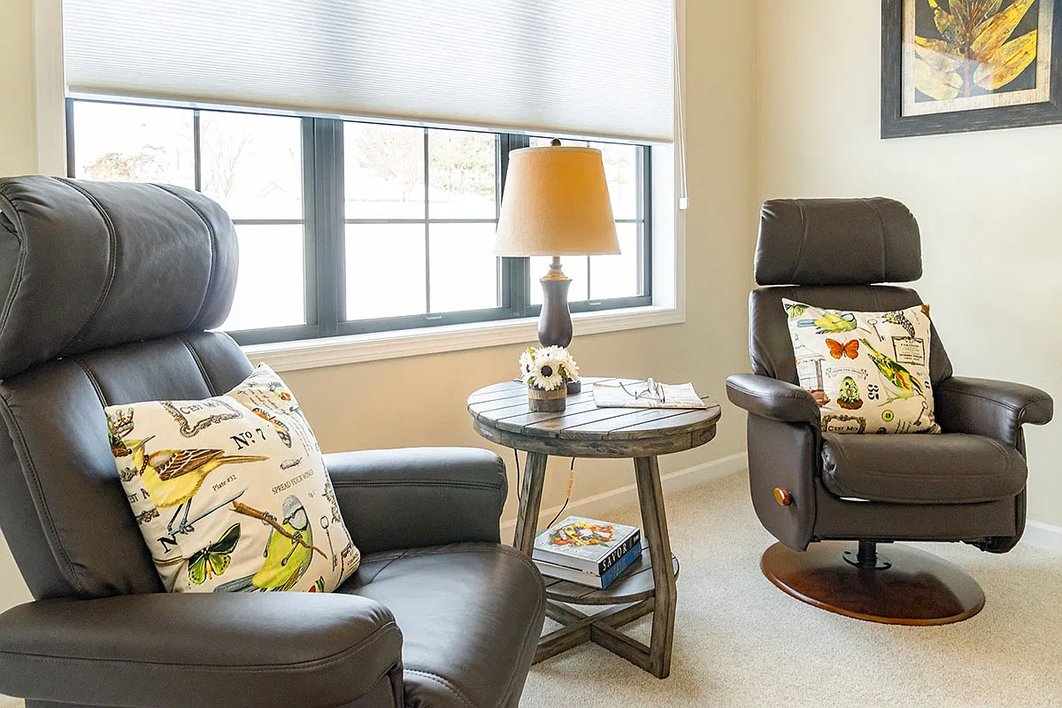 2 bed, 1150 sqft, $2,420 — Photo 3