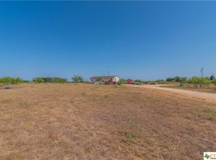 255 Roosevelt Rd, Luling, TX 78648