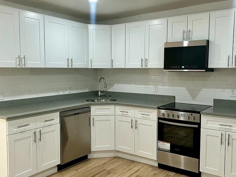 155 River St #BB — Photo 8