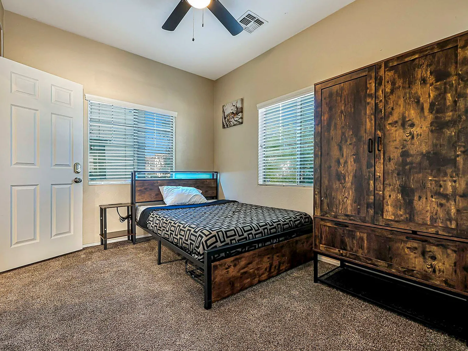 4 bed, 2.5 bath, 1913 sqft, $888 — Photo 2