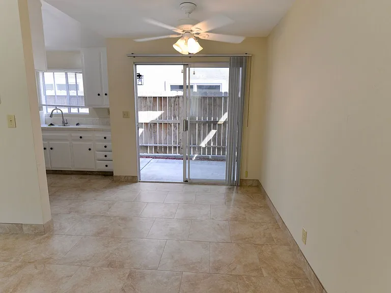 262 W Marquita — Photo 8