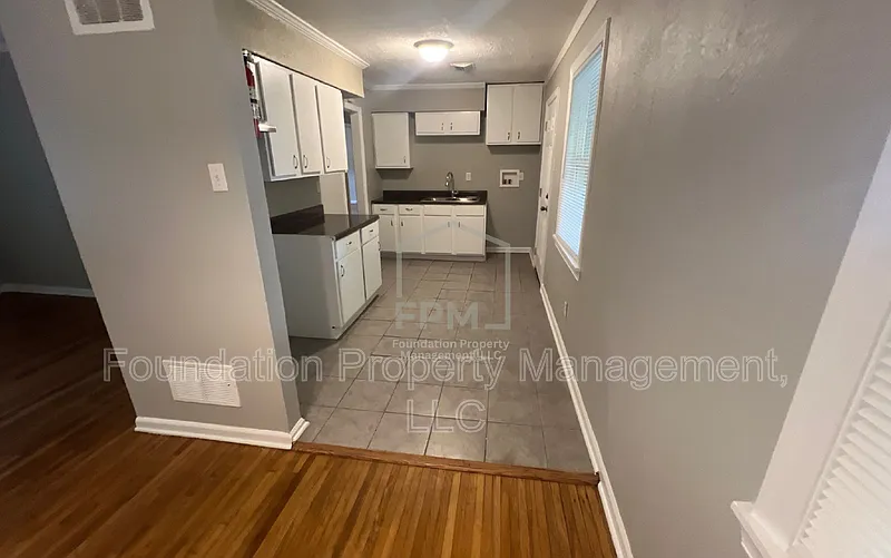 3 bed, 1.5 bath, 994 sqft, $1,025 — Photo 4