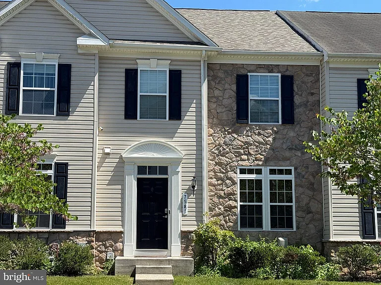 7581 Taunton Ct — Photo 1