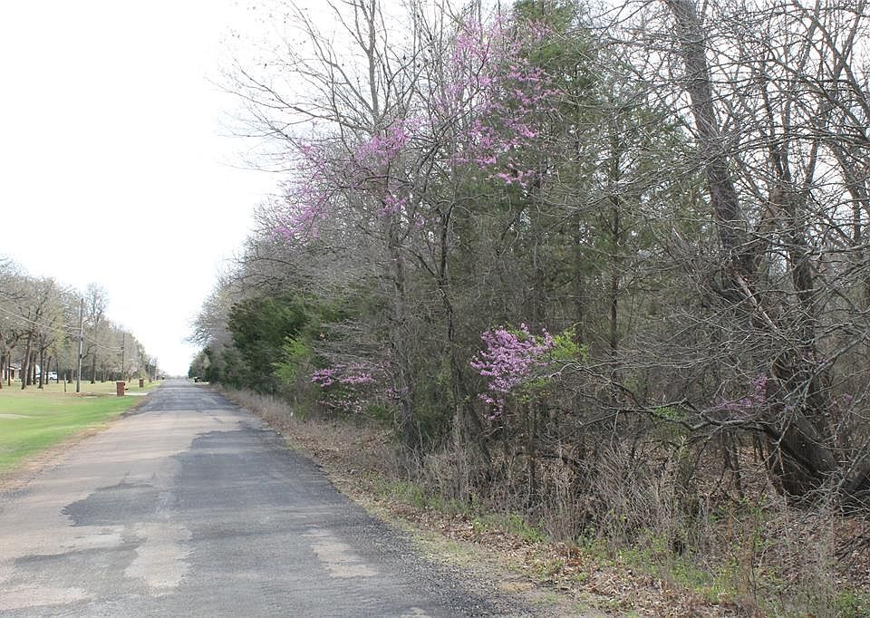 2nd image of Whispering Oaks Rd