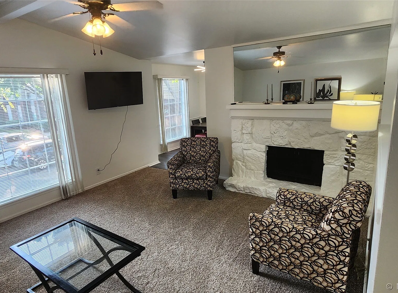 2 bed, 2.0 bath, 1156 sqft, $1,250 — Photo 2