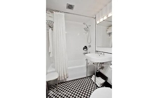 Rented by Douglas Elliman | media 35