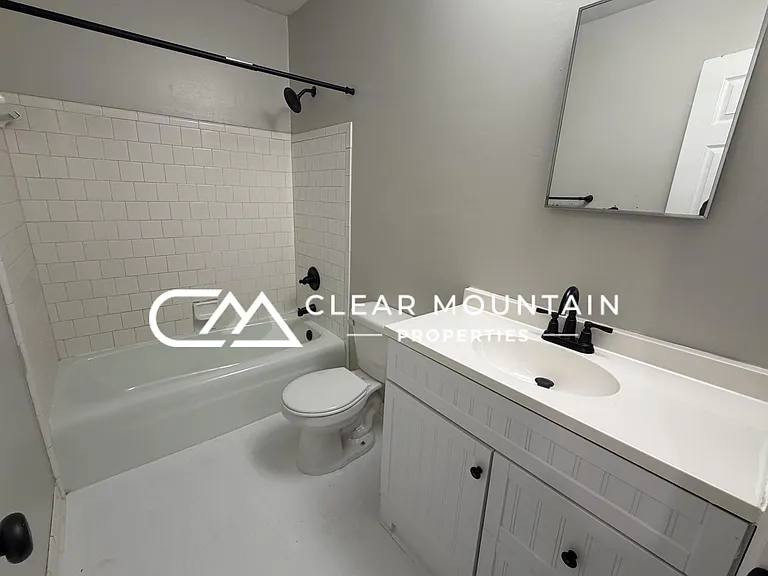 Creekside Apartments — Photo 12