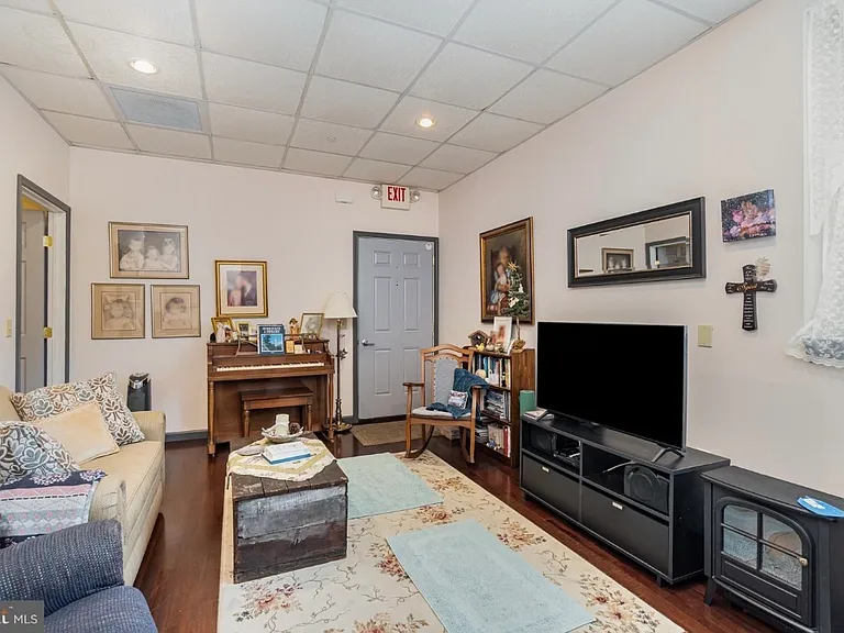 18 E Sunbury St #B — Photo 4
