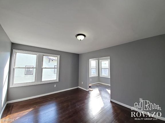 Apt 2 - Bedroom / sunroom