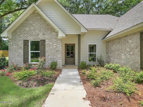 304 S Brooks Ave, Pelahatchie, MS 39145