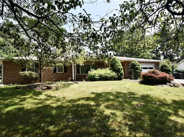 2002 Oakwood Ct, Bethlehem, PA 18015