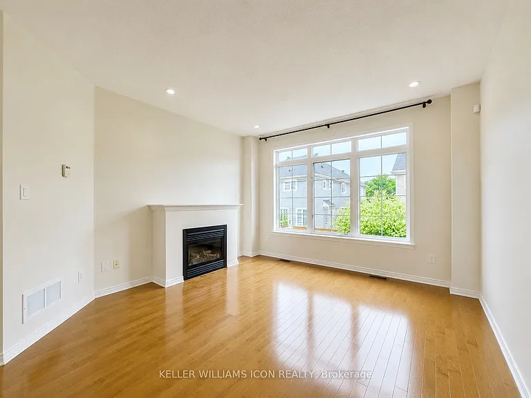 170 Laramie Cres — Photo 7