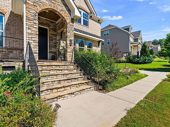 2nd image of 240 Keythorpe Ln