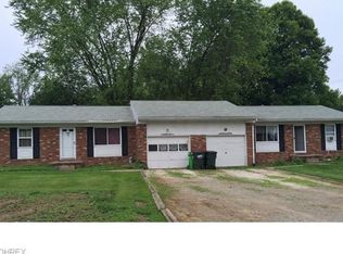 2466 Twin Lakes Dr, Uniontown, OH