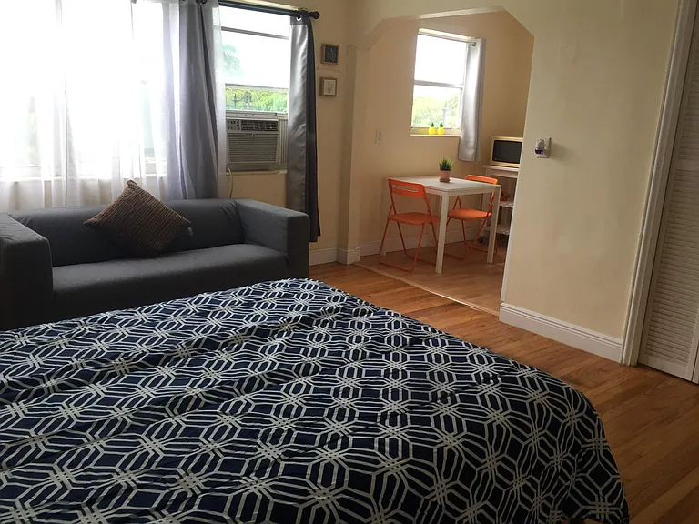 2115 SW 3rd Ave #10 — Photo 1