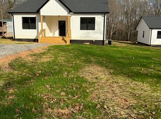 145 Highland Hills Dr, Campobello, SC 29322