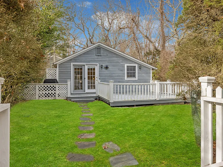 31 Wainscott Stone Rd — Photo 27