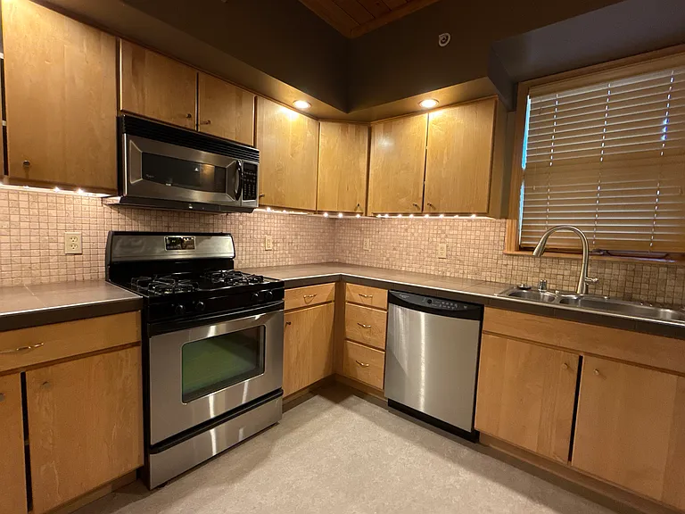 825 28th Ave #1 — Photo 3