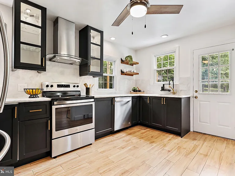 9223 Old Court Rd — Photo 28