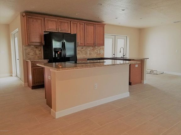 4th image of 305 Dartmouth Ave