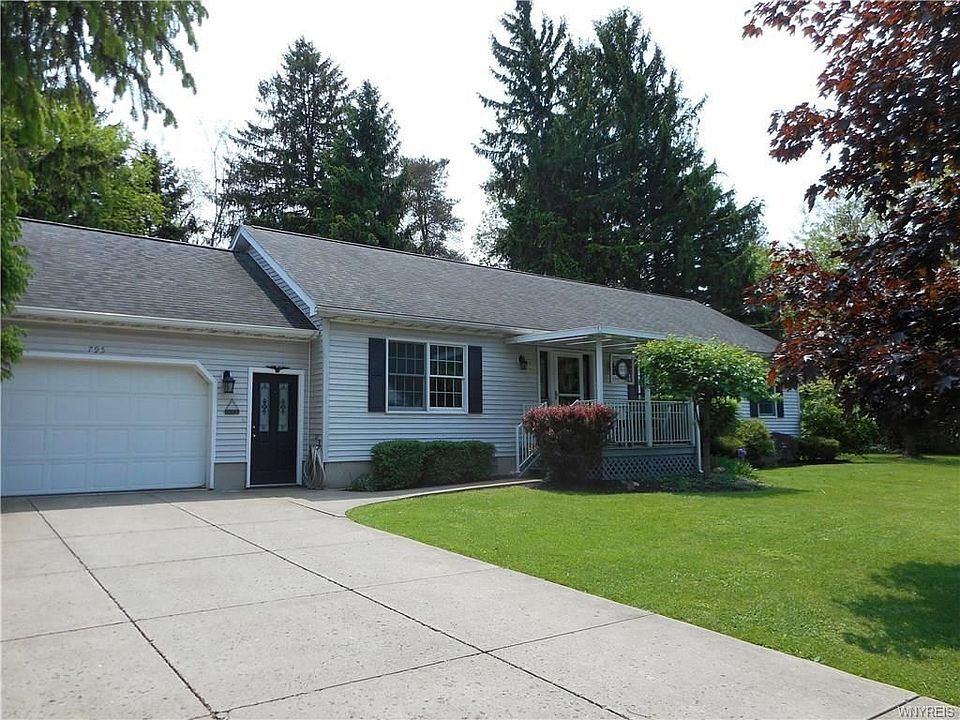 1st image of 795 Martin Dr