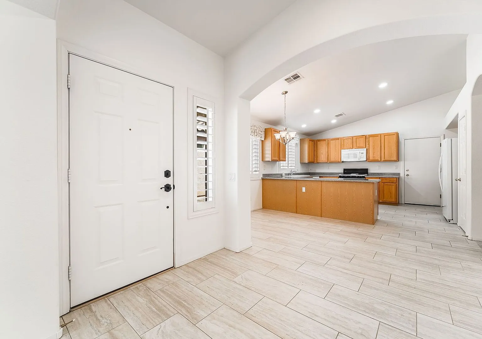 Charming Single-Story Home in Prime Henderson Location — Photo 4