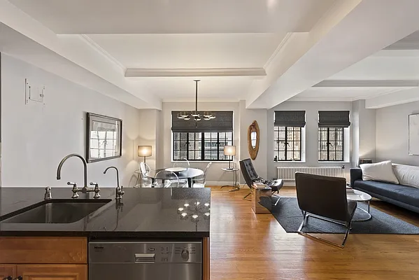 Sold by Nest Seekers International | media 8