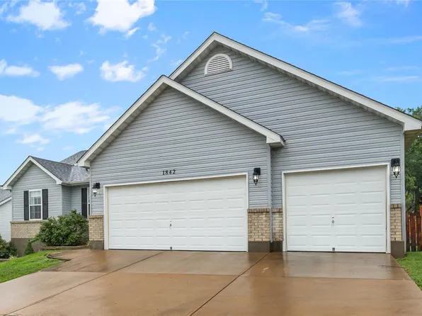 1842 Championship Ln, Festus, MO 63028
