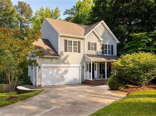 16 Country Walk Ln, Greensboro, NC 27407