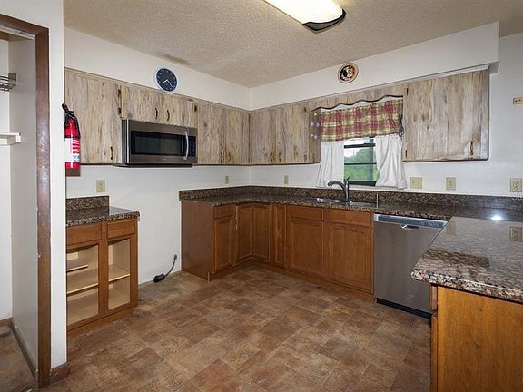 3rd image of 1723 BRANGUS DRIVE