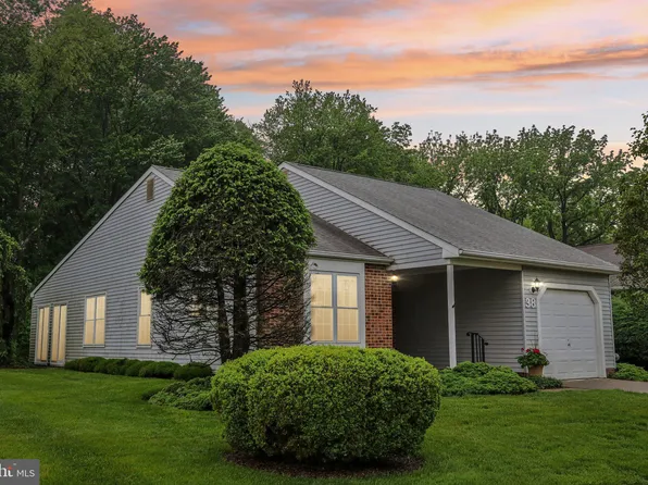 38 Falmouth Dr, Mount Laurel, NJ 08054