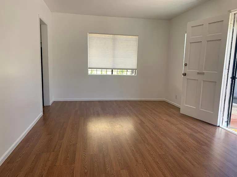 1209 E Doidge Ct — Photo 3