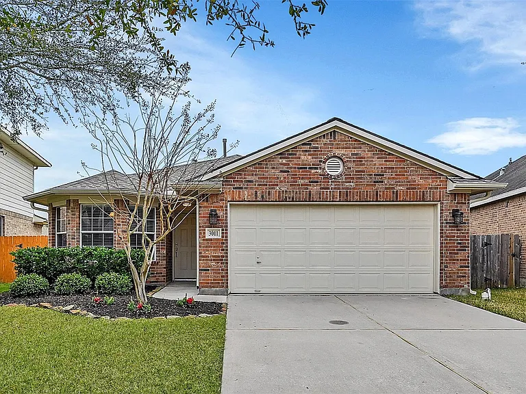 3011 Crescent Oaks Park Ln — Photo 1