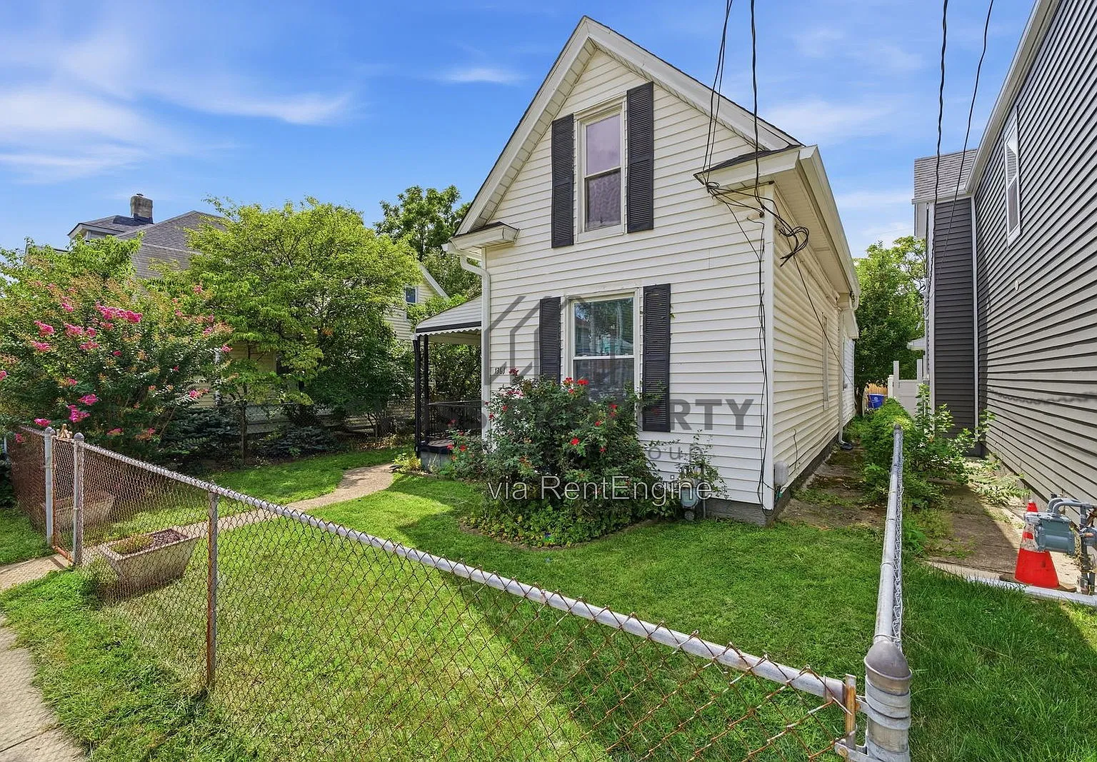 3 bed, 1.0 bath, 1321 sqft, $1,900 — Photo 3