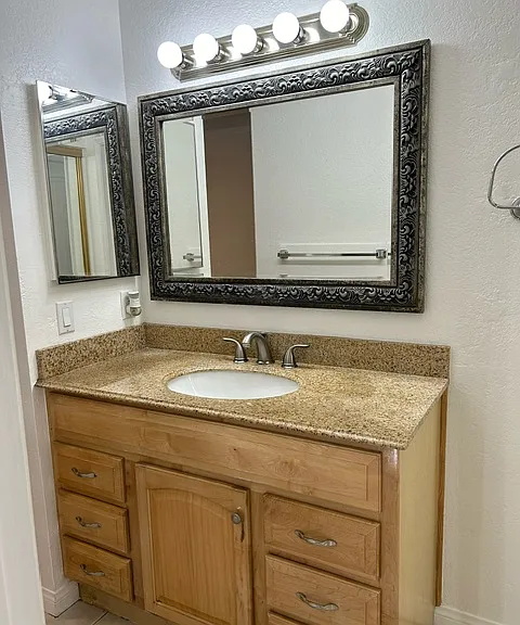 1070 Grape St — Photo 11