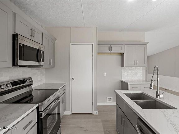 5th image of 105 Stone Glen Place