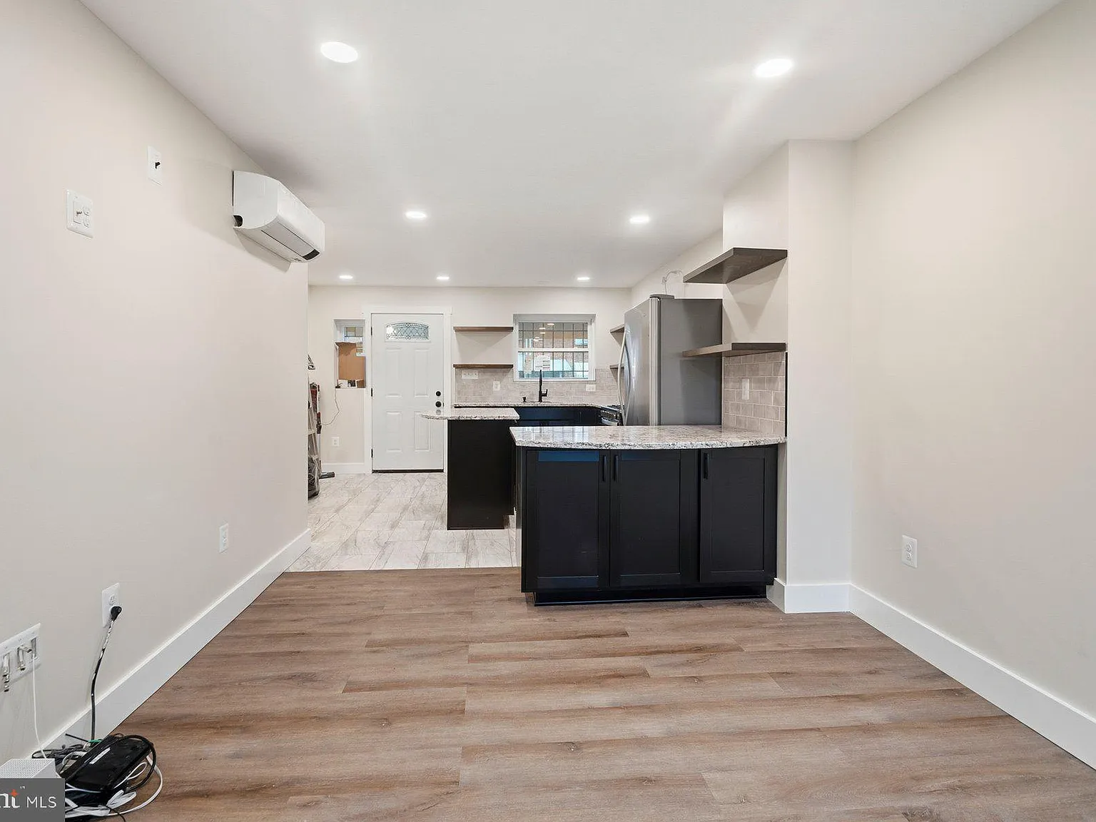 3 bed, 2.0 bath, 1215 sqft, $2,350 — Photo 4