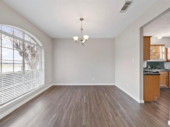 4th image of 2946 Highland Lakes Dr