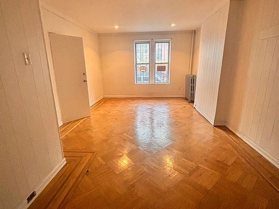 3rd image of 4 Saint Charles Pl Floor 1