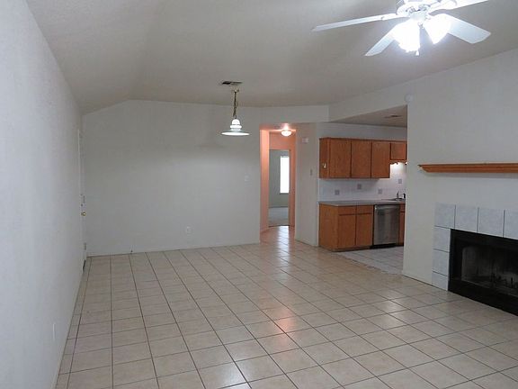 5th image of 3907 Hitchrock Dr #A