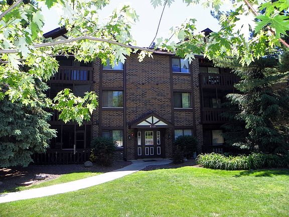 2nd image of 5985 Lakeside Pl