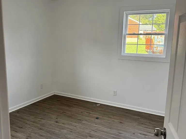 10318 Greentree Ln — Photo 2