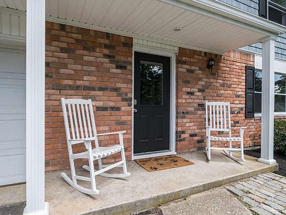 2nd image of 19 Essex Dr