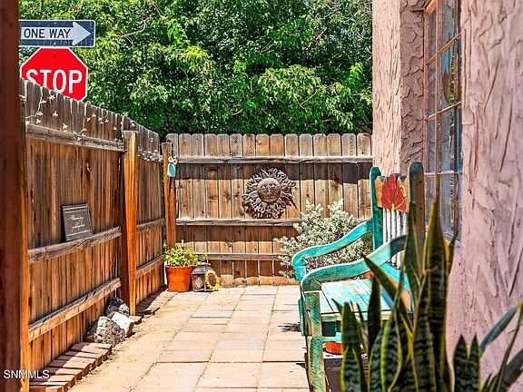 2nd image of 838 N Manzanita St