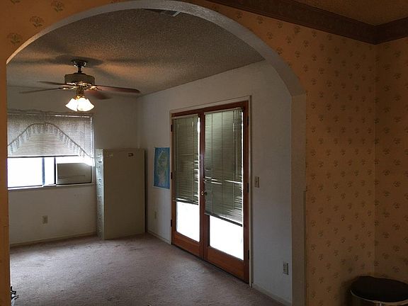 3rd image of 805 Sherry Ct