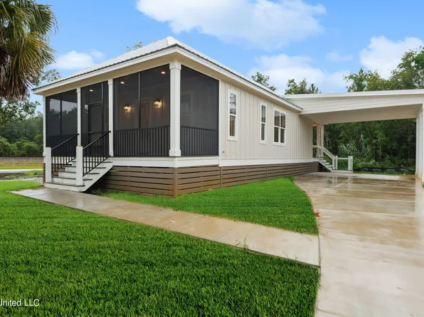 138 Lafitte Dr, Waveland, MS 39576